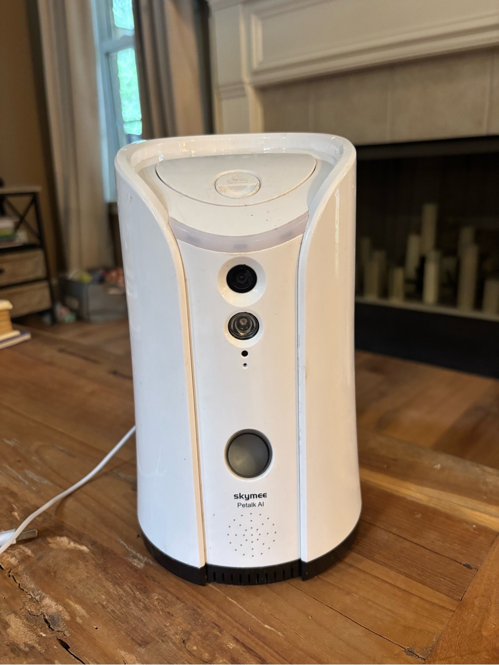 Treat dispenser and Camera for pets